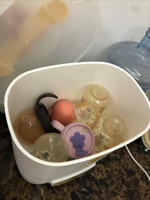 小熊暖奶器与奶瓶消毒器深度评测 功能、体验与选购指南